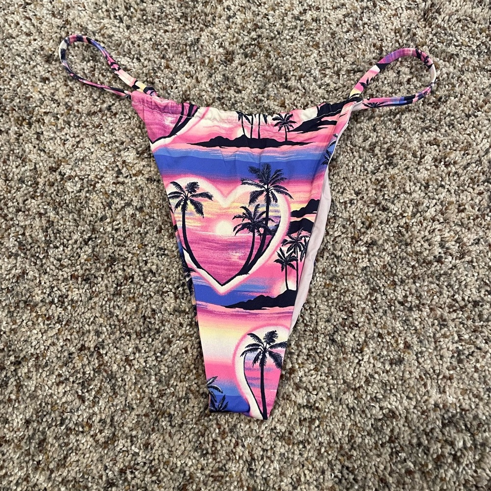 Frankie’s bikini bottoms